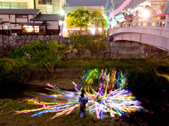 写真：水面の映像アート